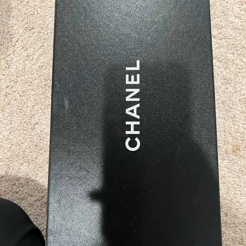 Chanel Black Leather Espadrilles with Iconic CC Logo - Picture 14 of 15